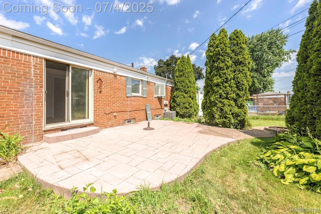 8571 Linda St, Warren, MI 48093 - view of patio