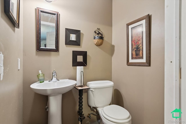 2340 Lakeview Dr, Brooklyn, MI 49230 - bathroom with toilet