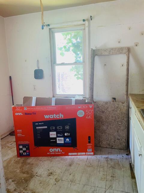 2955 Ewald Cir, Detroit, MI 48238 - interior space