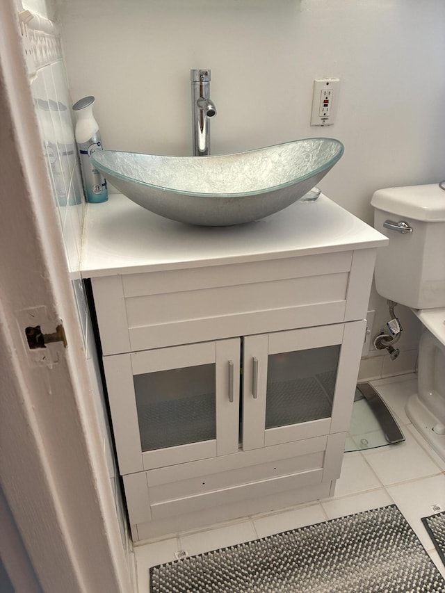 451 Martin Luther King Jr Blvd N, Pontiac, MI 48342 - bathroom with tile patterned floors and vanity