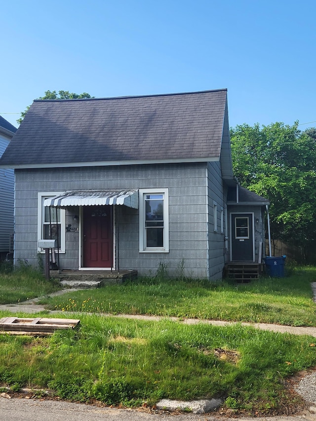 233 2nd Ave, Manistee, MI 49660 - view of front of house featuring entry steps and roof with shingles