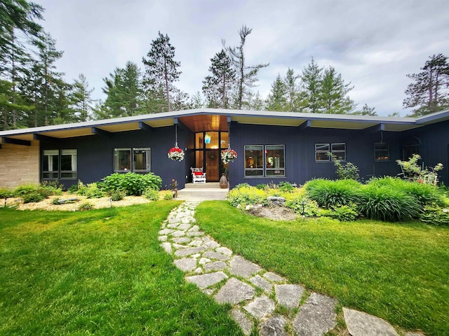 241 Dale St, Grayling, MI 49738 - mid-century modern home with a front lawn