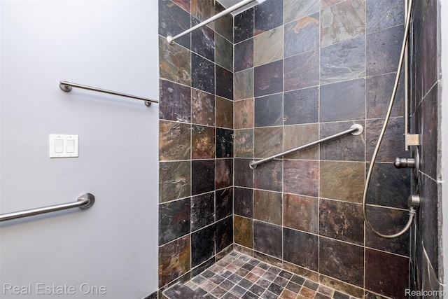 4079 Cumberland Ct, Commerce Twp, MI 48390 - bathroom with a tile shower