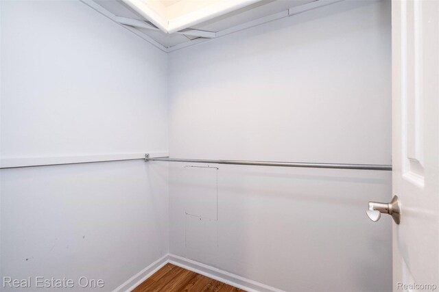 4079 Cumberland Ct, Commerce Twp, MI 48390 - walk in closet featuring wood finished floors