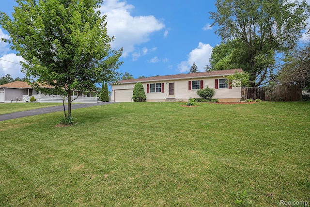 5511 Wakefield Rd, Grand Blanc, MI 48439 - single story home featuring a garage and asphalt driveway