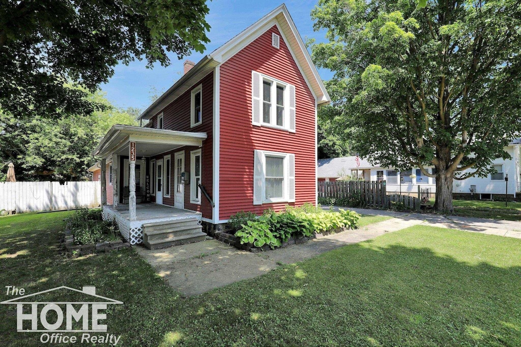 1235 N Shiawassee St, Owosso, MI 48867 - view of front facade featuring covered porch