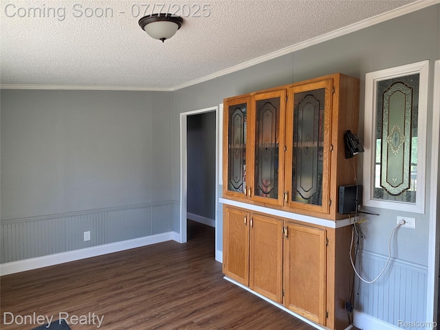 4605 Pleasant St, Clifford, MI 48727 - spare room with dark wood-style flooring, ornamental molding, and a textured ceiling