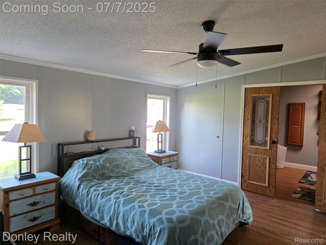 4605 Pleasant St, Clifford, MI 48727 - bedroom with ornamental molding, wood finished floors, lofted ceiling, a textured ceiling, and ceiling fan