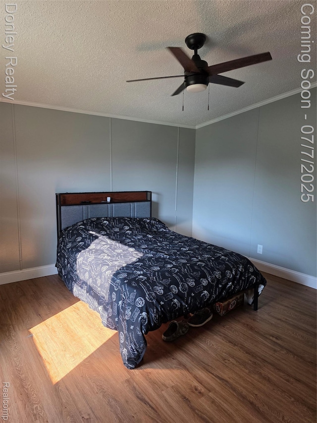4605 Pleasant St, Clifford, MI 48727 - bedroom with a textured ceiling, wood finished floors, crown molding, and a ceiling fan