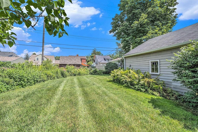927 Kensington Ave, Flint, MI 48503 - view of grassy yard featuring a residential view