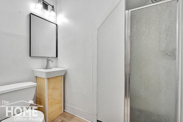 1114 Lynn St, Owosso, MI 48867 - full bathroom featuring a stall shower and vanity