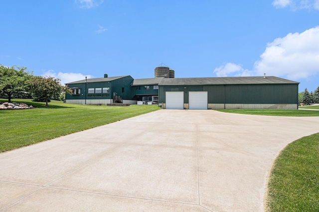 9991 Kaiser Rd, Saline, MI 48176 - view of front of house featuring a front lawn, concrete driveway, and a garage
