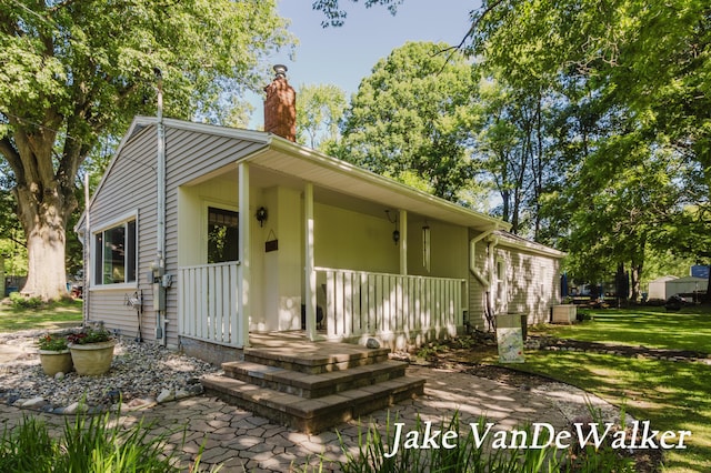2338 Edgewood Dr, Kalamazoo, MI 49008 - view of front of house featuring a chimney and a front lawn