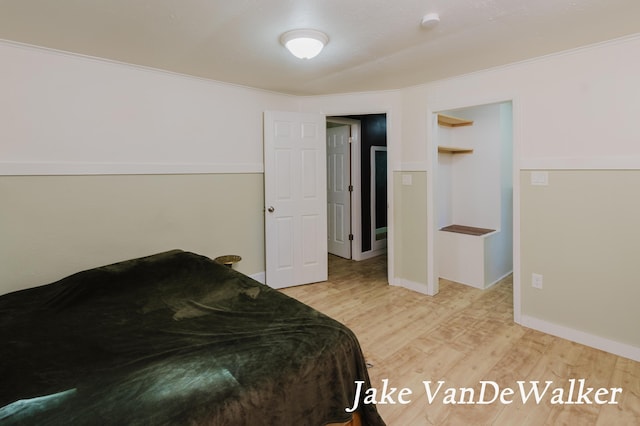 2338 Edgewood Dr, Kalamazoo, MI 49008 - bedroom featuring light wood finished floors