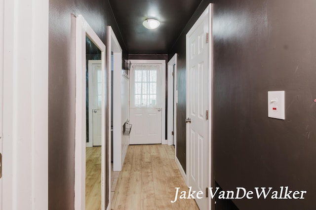 2338 Edgewood Dr, Kalamazoo, MI 49008 - corridor with light wood-style floors