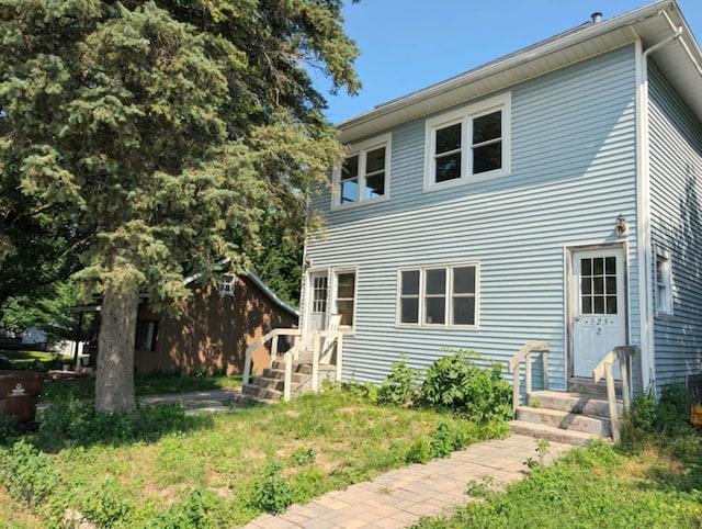 525 E Pine St, Edmore, MI 48829