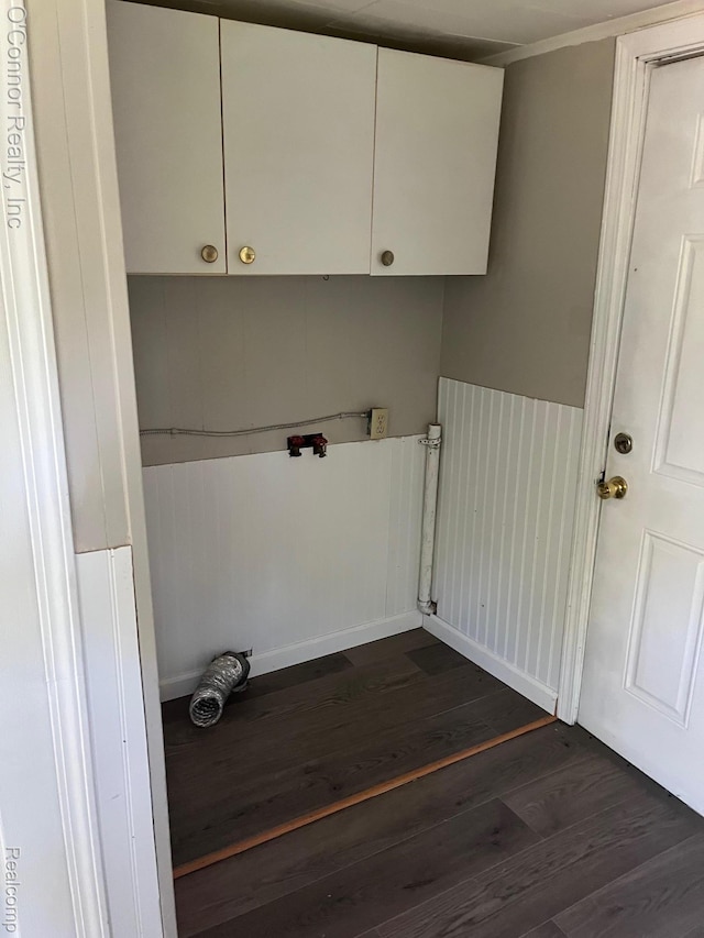 5035 Burma Rd, Kimball, MI 48074 - laundry area featuring dark wood finished floors and a wainscoted wall