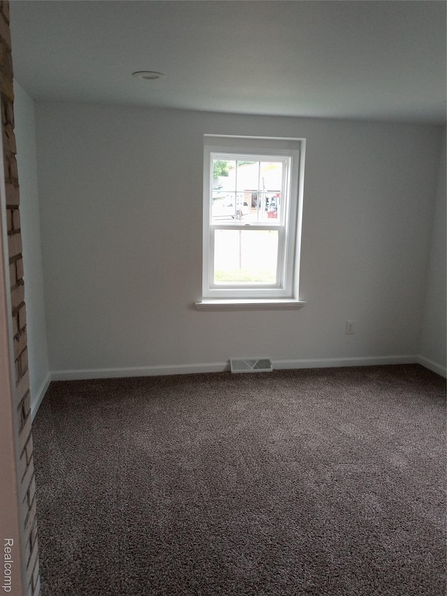 501 N Leroy St, Fenton, MI 48430 - unfurnished room featuring carpet