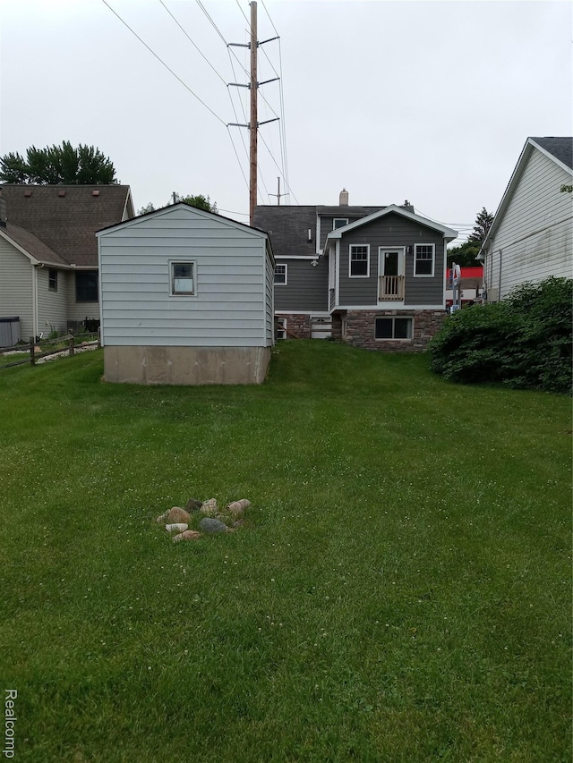 501 N Leroy St, Fenton, MI 48430 - back of house featuring a yard and a chimney