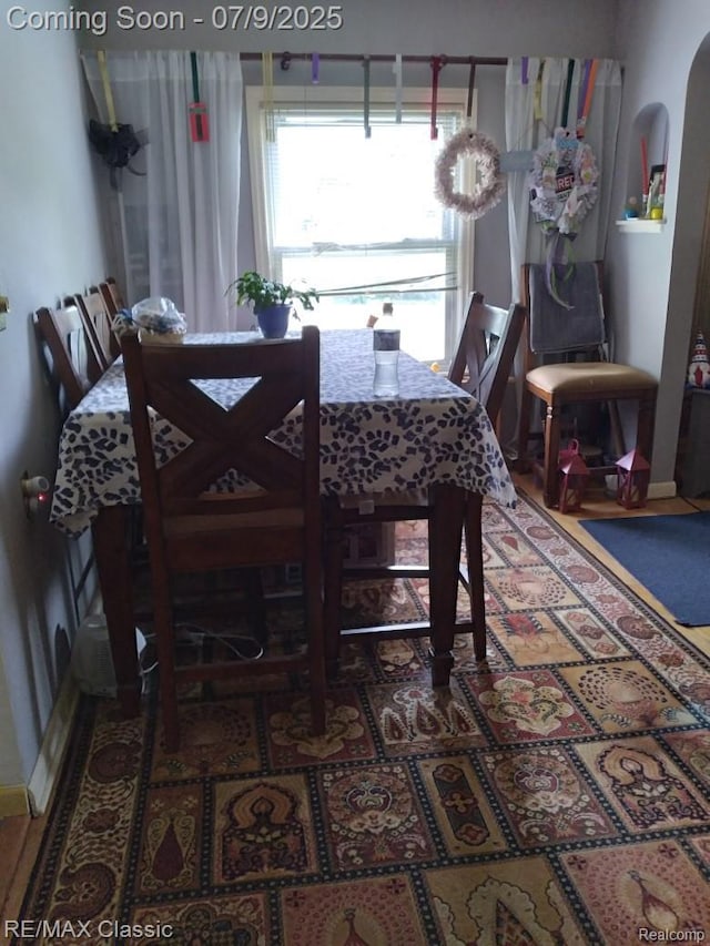 18404 Deering St, Livonia, MI 48152 - dining area featuring baseboards