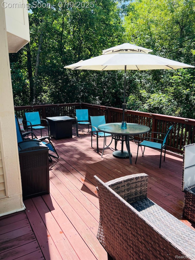 5348 Forest Ridge Dr, Clarkston, MI 48346 - deck with outdoor dining space
