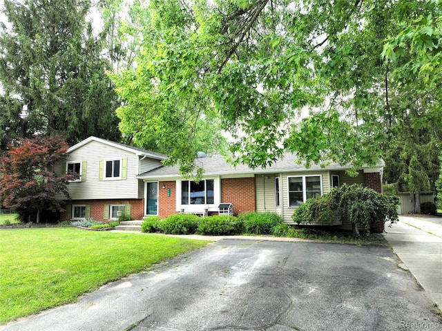 9100 Mayfred Dr, Pinckney, MI 48169 - split level home featuring brick siding and a front lawn