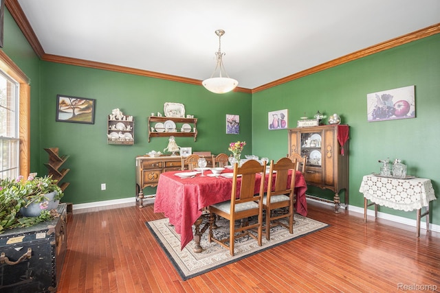 5304 Boomerang Cir, Newport, MI 48166 - dining area with crown molding and wood finished floors