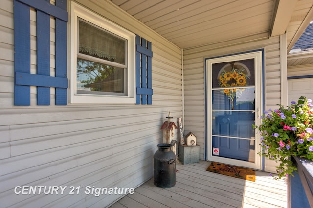 3405 S Miller Rd, Saginaw, MI 48609 - view of exterior entry featuring a porch