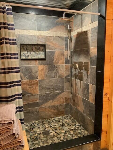 777 W Lincoln Ave, White Cloud, MI 49349 - bathroom featuring tiled shower