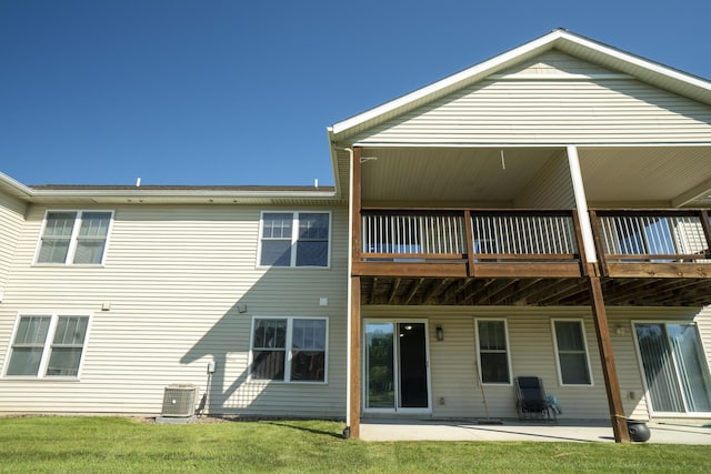 10068 S Crossroads Cir SE, Caledonia, MI 49316 - back of house featuring a yard and a patio area