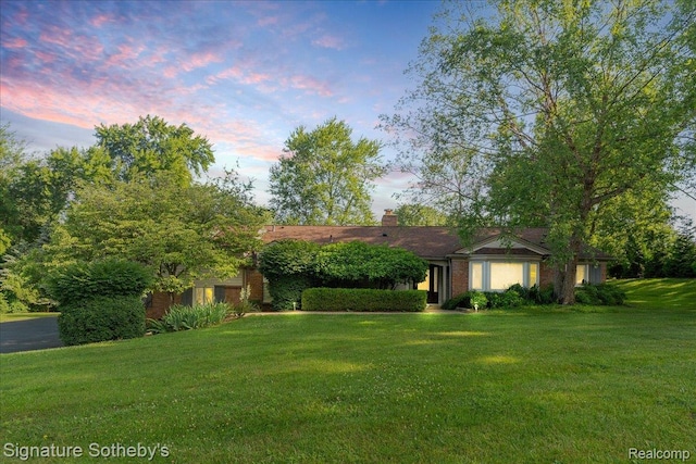 1656 Keller Ln, Bloomfield Hills, MI 48302 - ranch-style home featuring a front lawn and a chimney