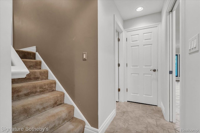 1656 Keller Ln, Bloomfield Hills, MI 48302 - stairway with baseboards