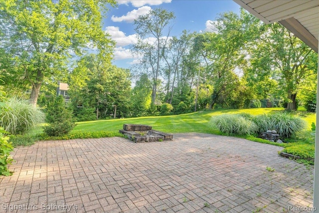 1656 Keller Ln, Bloomfield Hills, MI 48302 - view of patio / terrace featuring view of wooded area