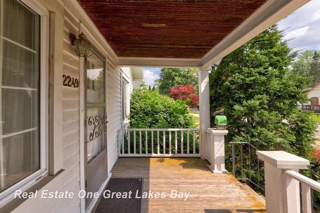 2249 N Clinton St, Saginaw, MI 48602 - view of wooden porch