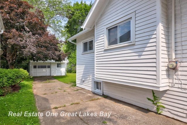 2249 N Clinton St, Saginaw, MI 48602 - view of side of home with an outbuilding
