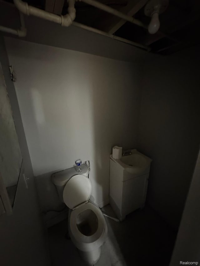 8116 Wyoming St, Detroit, MI 48204 - half bath featuring toilet