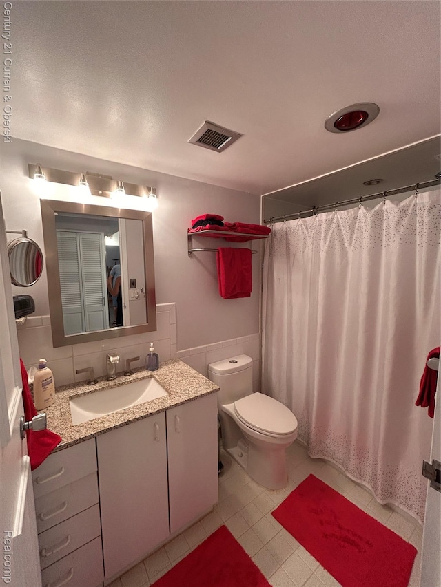 21800 Morley Ave Unit 607, Dearborn, MI 48124 - bathroom with vanity, tile patterned floors, and a shower with curtain