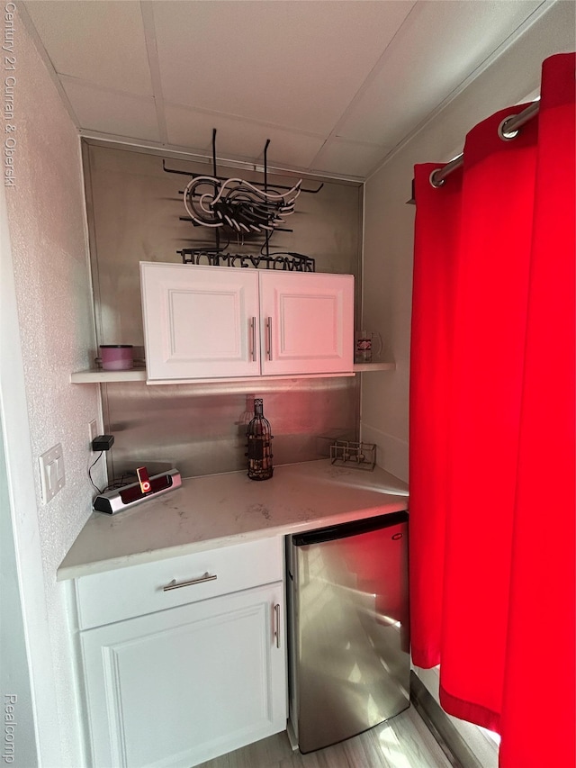 21800 Morley Ave Unit 607, Dearborn, MI 48124 - indoor dry bar with refrigerator