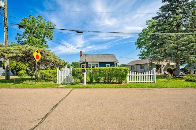 31326 Curran Beach Rd, Dowagiac, MI 49047 - view of front of home featuring a fenced front yard, a gate, and a chimney