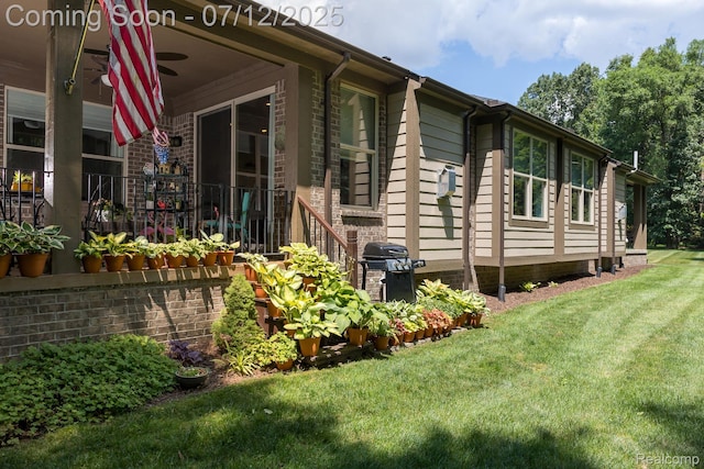 1079 Hampshire Ct, Rochester, MI 48307 - view of side of home featuring a yard