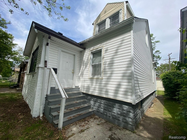 14646 San Juan Dr, Detroit, MI 48238 - view of front of home featuring entry steps