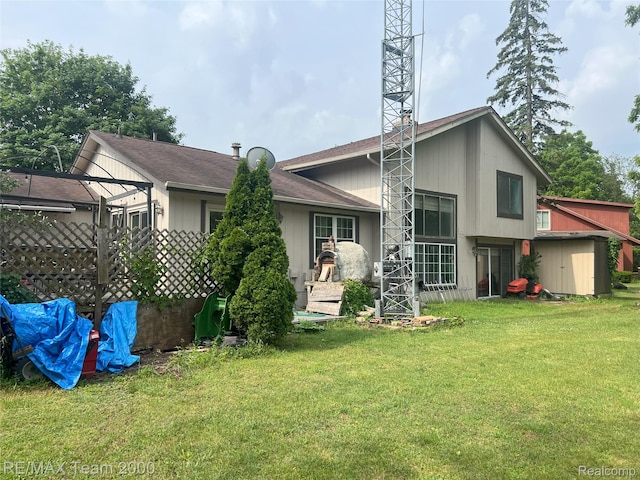 29203 Lake Park Dr, Farmington Hills, MI 48331 - rear view of house featuring a yard