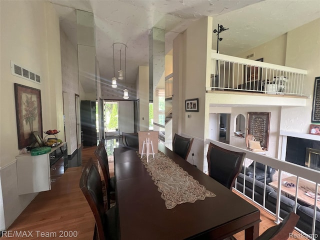 29203 Lake Park Dr, Farmington Hills, MI 48331 - dining area with wood finished floors and a towering ceiling