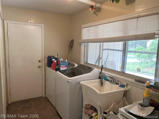 29203 Lake Park Dr, Farmington Hills, MI 48331 - washroom featuring independent washer and dryer and tile patterned floors