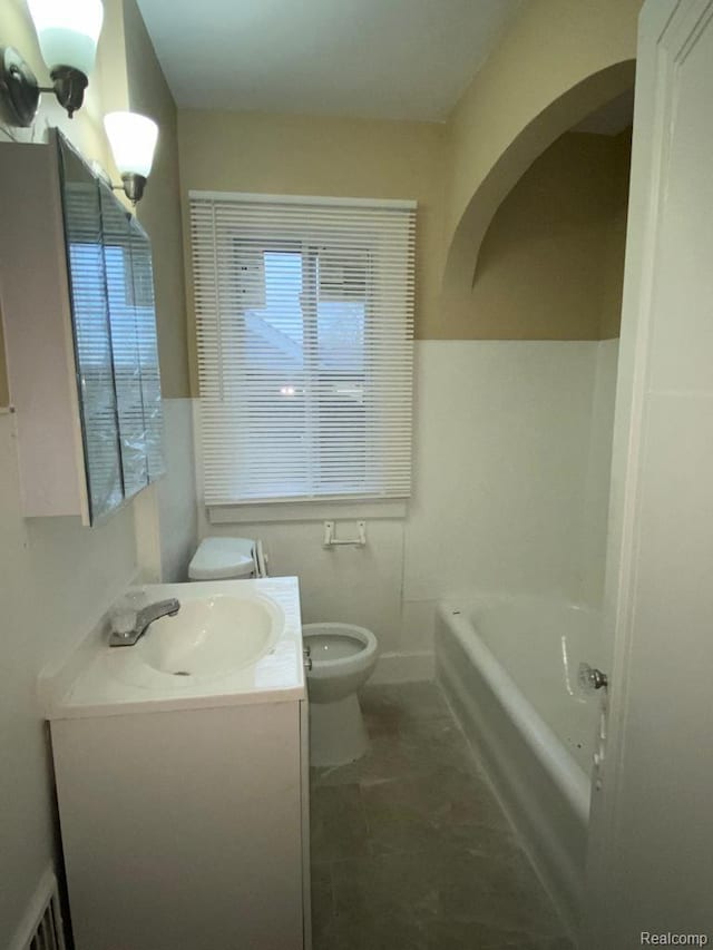 15355 Ward St, Detroit, MI 48227 - bathroom featuring a tub and vanity
