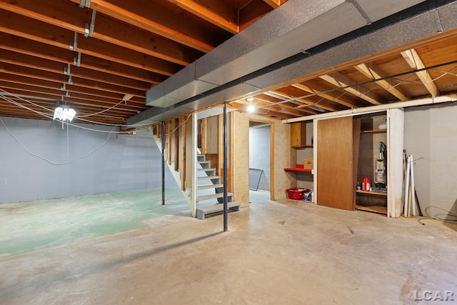 4100 Hunt Rd, Adrian, MI 49221 - unfinished below grade area with stairs