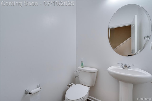 43433 Chancellor Ln, Novi, MI 48375 - half bath featuring toilet and baseboards
