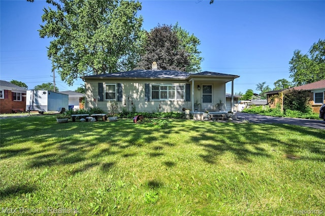 2233 Kohler St, Waterford, MI 48329 - view of front of home with a front lawn