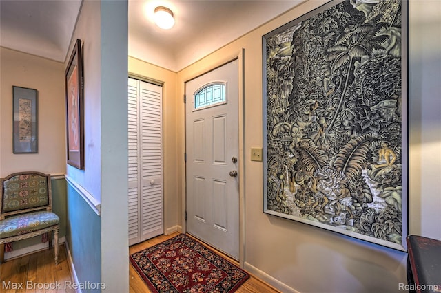 2233 Kohler St, Waterford, MI 48329 - entryway featuring wood finished floors and baseboards