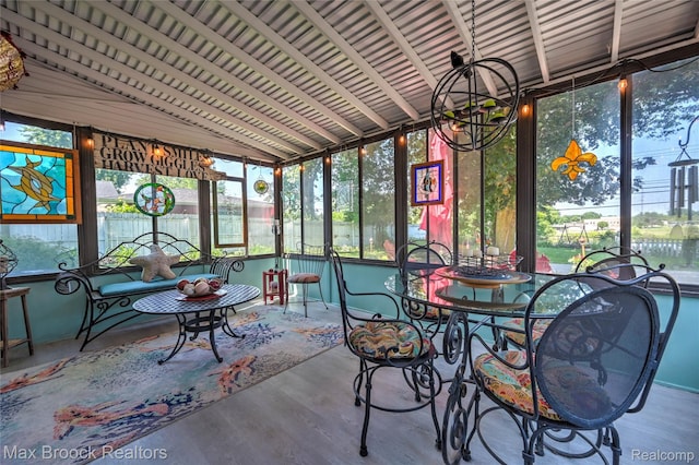 2233 Kohler St, Waterford, MI 48329 - sunroom featuring vaulted ceiling